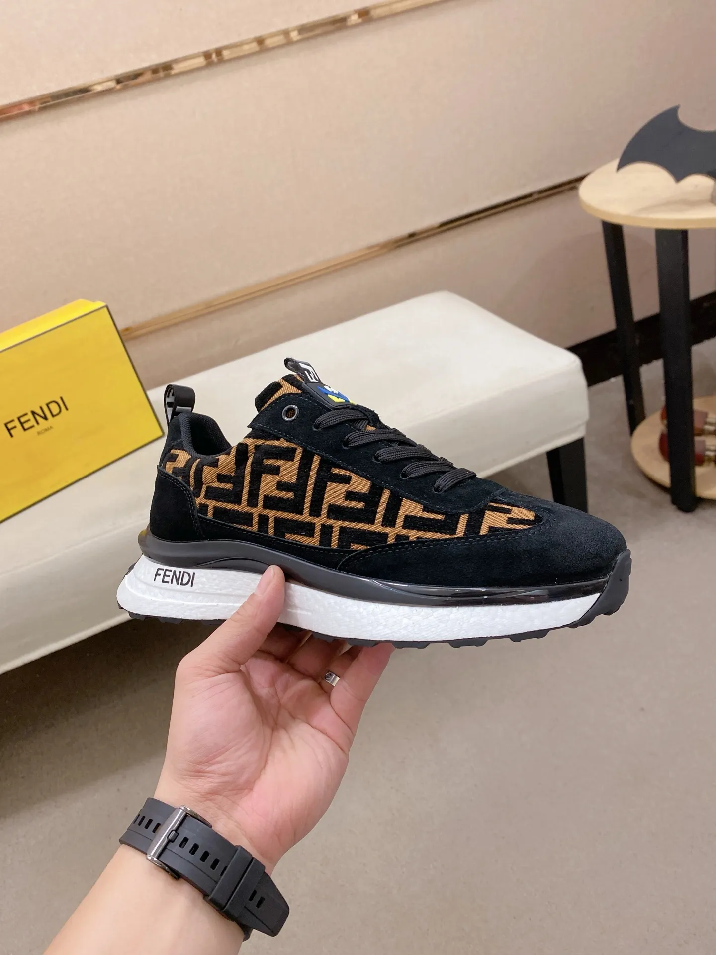 Factory price 442💰 (fendi) New high-top 👊🏻 upper 🇮🇹 imported cowhide fabric 🇩🇪 imported breathable mesh lining. The original outsole is molded to highlight the identity of every man, and the upper foot is elegant and stable🚶🏻🚶🏻The high-end custom counters reproduce the original version📯No matter the wind or rain, the shoe last remains unchanged and can withstand the verification of time🔍️,🔵 Size: 38-44